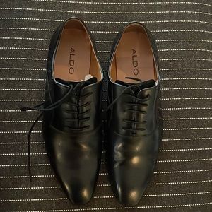 Aldo size 10 black Oxford shoe